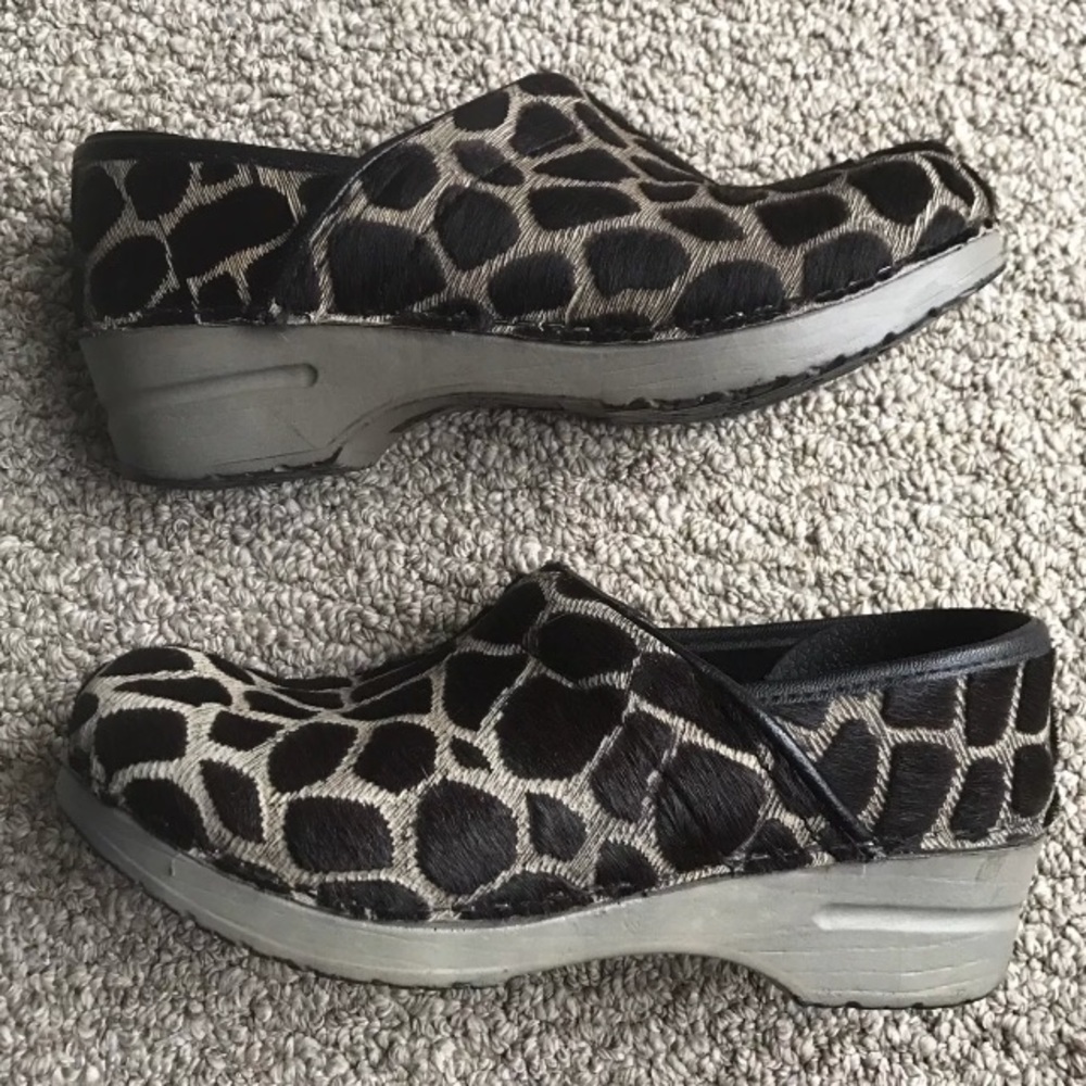 Dansko 37 Giraffe Print Professional Clog Nursing - Picture 2 of 8